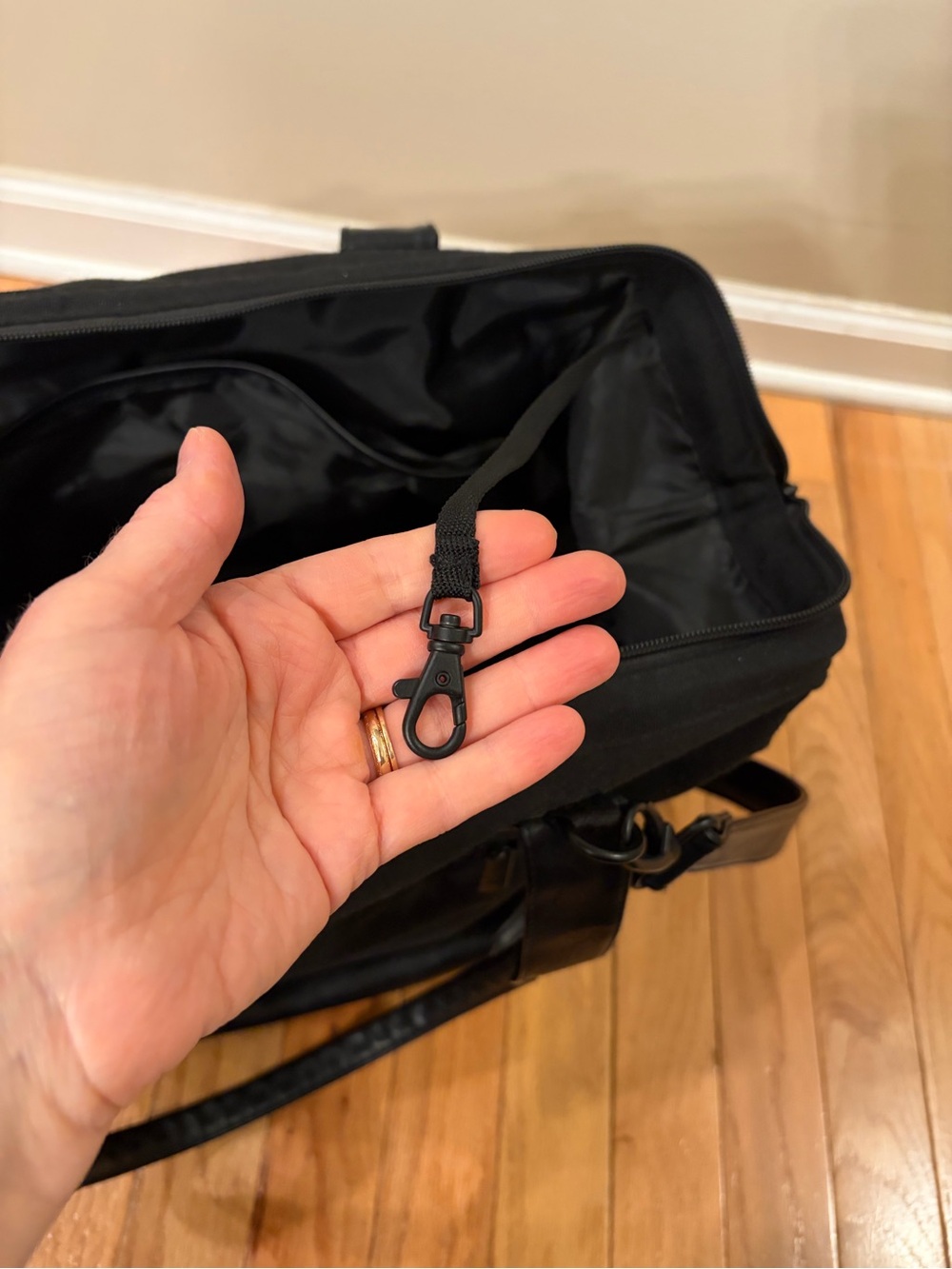BÉIS The Weekender Bag Black Structured Bottom Compartment Laptop Sleeve - Picture 8 of 15